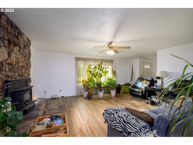 125 SUSAN St, Myrtle Creek, OR 97457