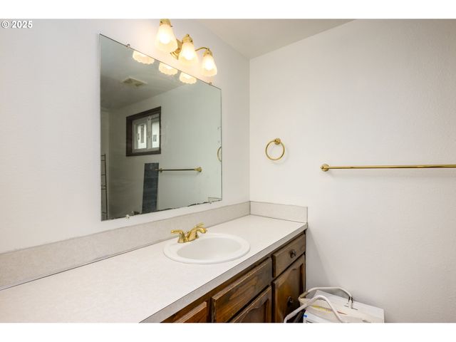 125 SUSAN St, Myrtle Creek, OR 97457