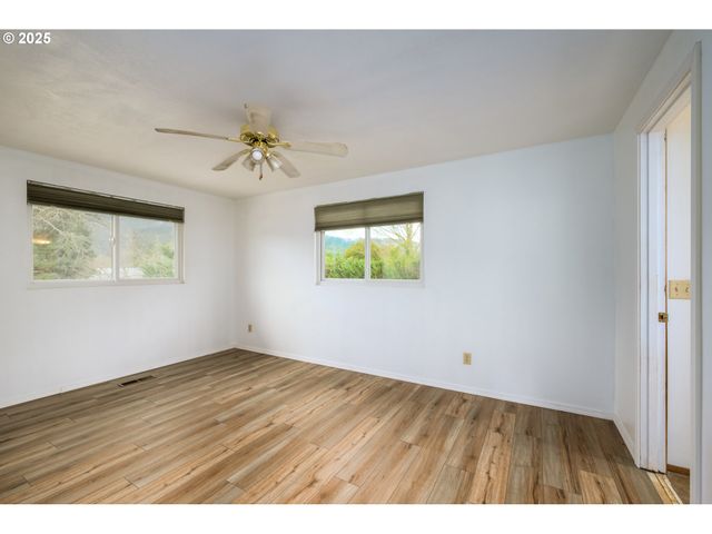 125 SUSAN St, Myrtle Creek, OR 97457