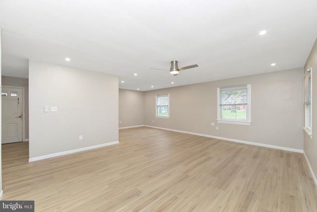 2 S SUNSET RD, Willingboro, NJ 08046