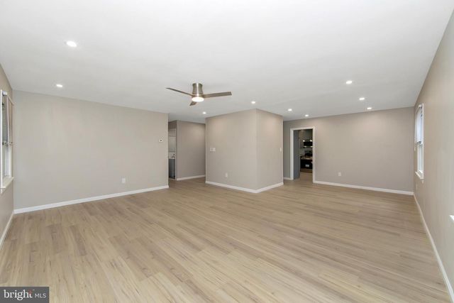 2 S SUNSET RD, Willingboro, NJ 08046