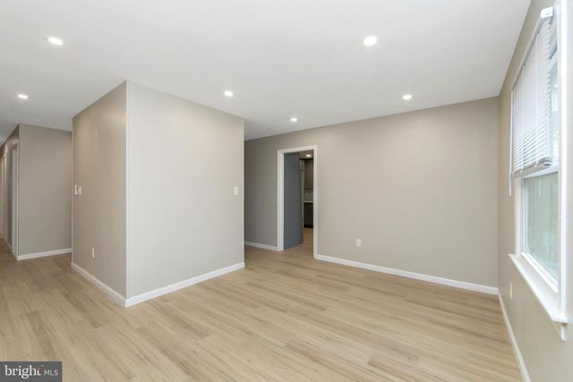 2 S SUNSET RD, Willingboro, NJ 08046