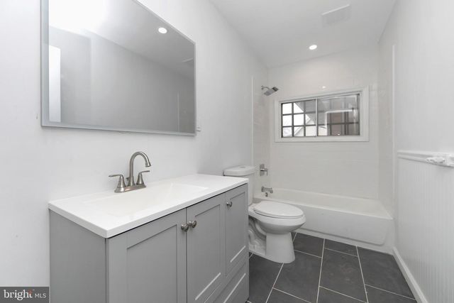 2 S SUNSET RD, Willingboro, NJ 08046