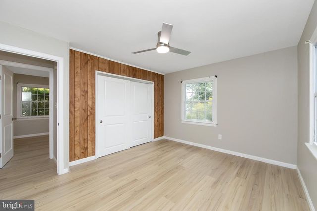 2 S SUNSET RD, Willingboro, NJ 08046