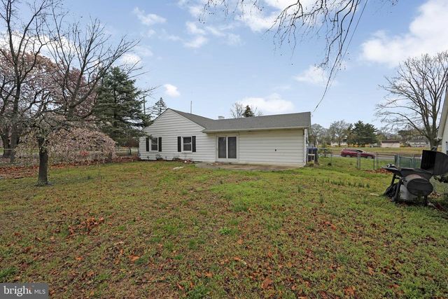 2 S SUNSET RD, Willingboro, NJ 08046