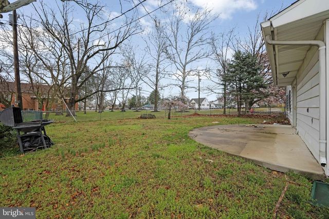 2 S SUNSET RD, Willingboro, NJ 08046