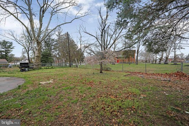 2 S SUNSET RD, Willingboro, NJ 08046