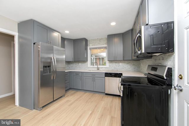 2 S SUNSET RD, Willingboro, NJ 08046