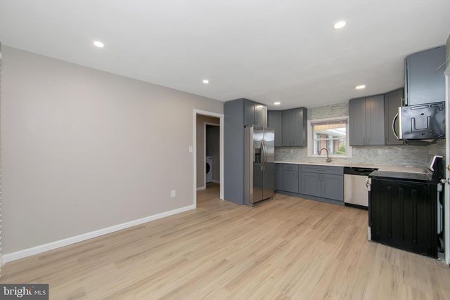 2 S SUNSET RD, Willingboro, NJ 08046