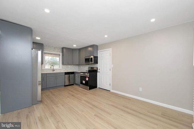 2 S SUNSET RD, Willingboro, NJ 08046