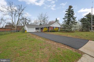 2 S SUNSET RD, Willingboro, NJ 08046