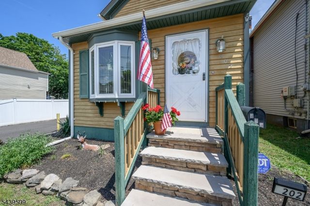 202 Grove St, North Plainfield Boro, NJ 07060