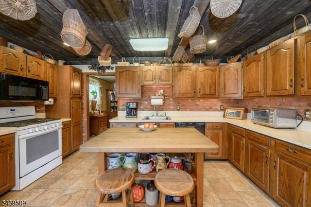 202 Grove St, North Plainfield Boro, NJ 07060