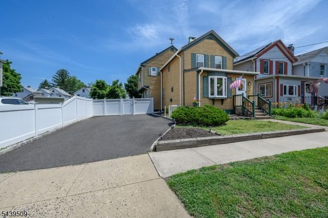 202 Grove St, North Plainfield Boro, NJ 07060