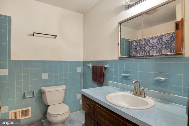 5 ELIZABETH CT, Edison, NJ 08817