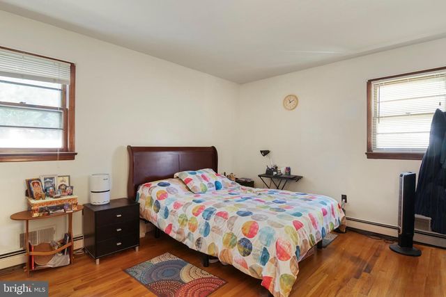 5 ELIZABETH CT, Edison, NJ 08817