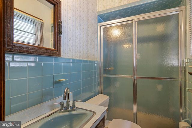 5 ELIZABETH CT, Edison, NJ 08817