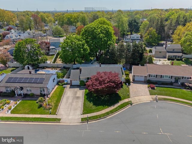 5 ELIZABETH CT, Edison, NJ 08817