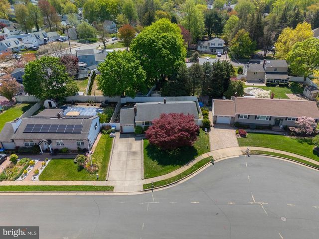 5 ELIZABETH CT, Edison, NJ 08817