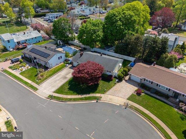 5 ELIZABETH CT, Edison, NJ 08817