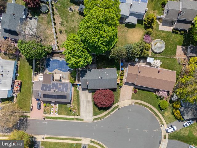 5 ELIZABETH CT, Edison, NJ 08817