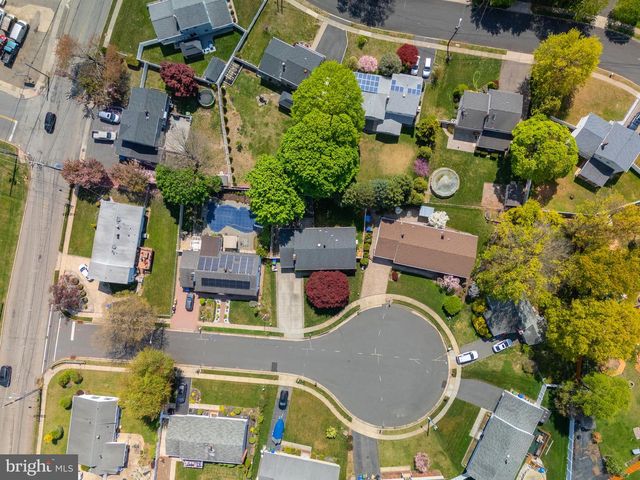 5 ELIZABETH CT, Edison, NJ 08817