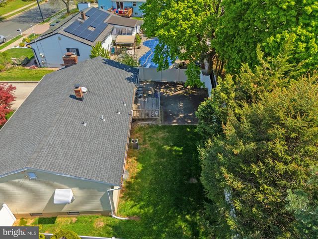 5 ELIZABETH CT, Edison, NJ 08817