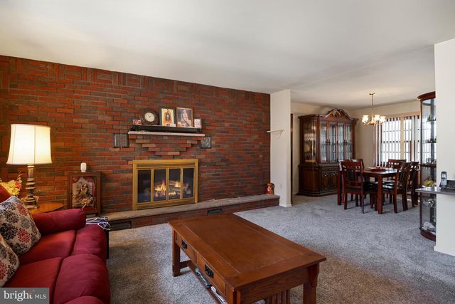 5 ELIZABETH CT, Edison, NJ 08817