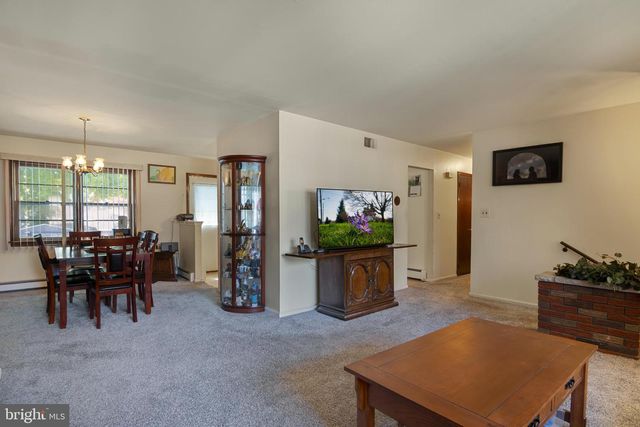 5 ELIZABETH CT, Edison, NJ 08817