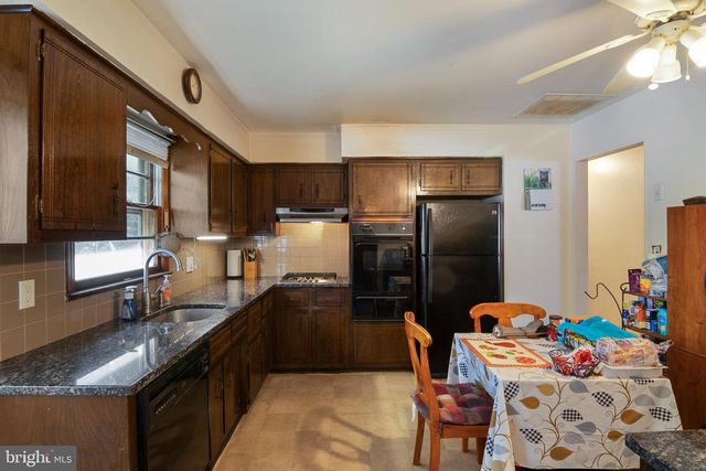 5 ELIZABETH CT, Edison, NJ 08817