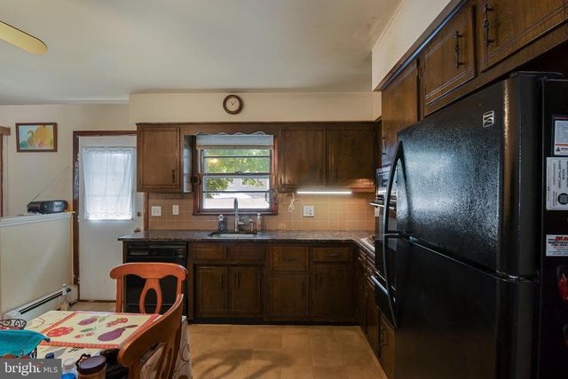 5 ELIZABETH CT, Edison, NJ 08817