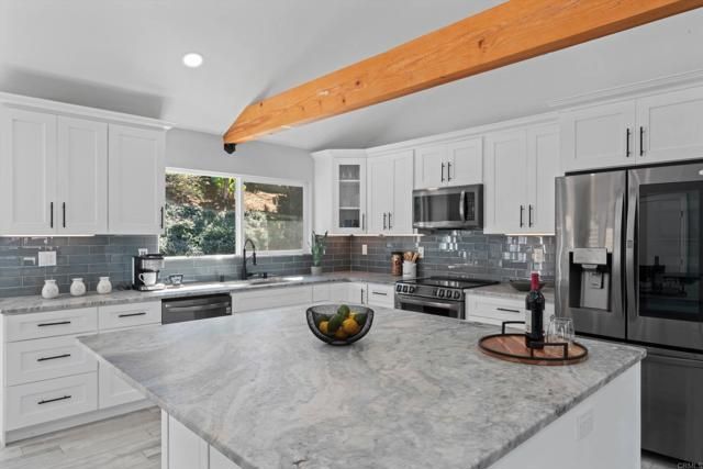 1125 Lake Ridge Drive, San Marcos, CA 92078