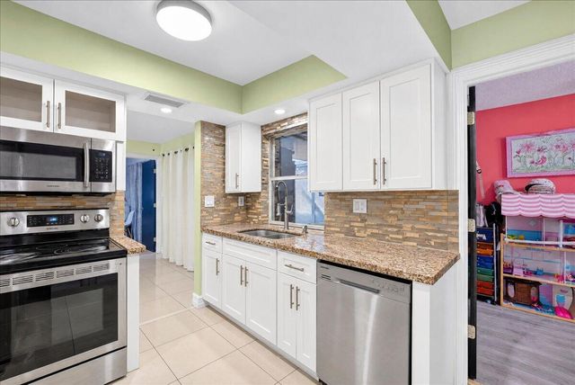 4911 NW 14TH, Deerfield Beach, FL 33064