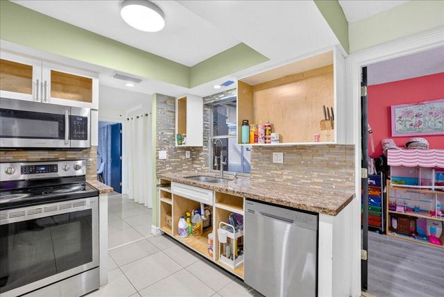 4911 NW 14TH, Deerfield Beach, FL 33064
