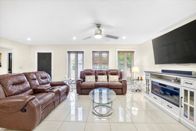 4911 NW 14TH, Deerfield Beach, FL 33064