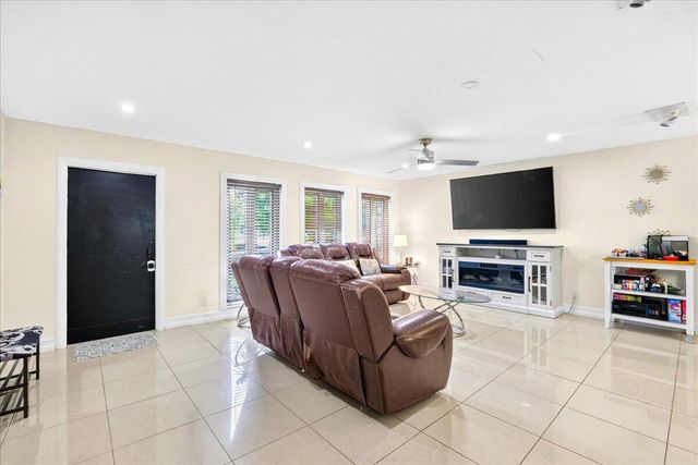 4911 NW 14TH, Deerfield Beach, FL 33064