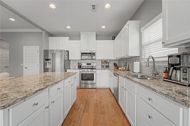 2014 W Broadway Place, Rogers, AR 72758