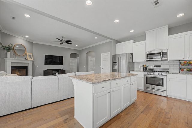 2014 W Broadway Place, Rogers, AR 72758