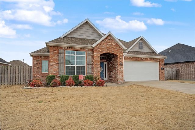 2014 W Broadway Place, Rogers, AR 72758