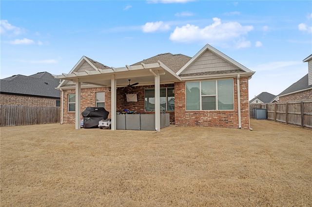 2014 W Broadway Place, Rogers, AR 72758