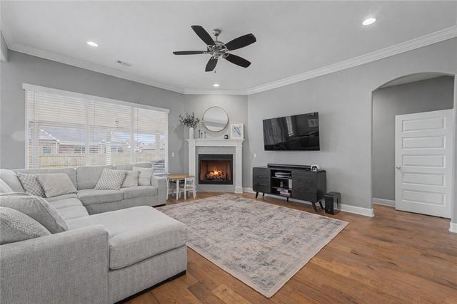 2014 W Broadway Place, Rogers, AR 72758