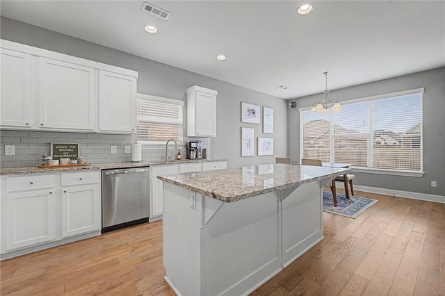 2014 W Broadway Place, Rogers, AR 72758