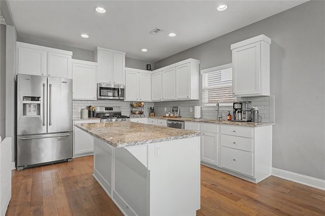 2014 W Broadway Place, Rogers, AR 72758