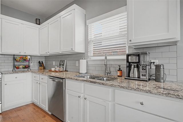 2014 W Broadway Place, Rogers, AR 72758