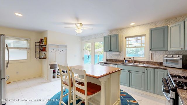 320 Oakhill Avenue, East Lansing, MI 48823