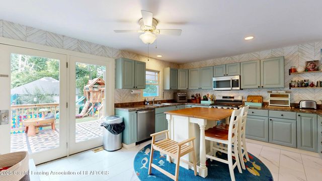320 Oakhill Avenue, East Lansing, MI 48823