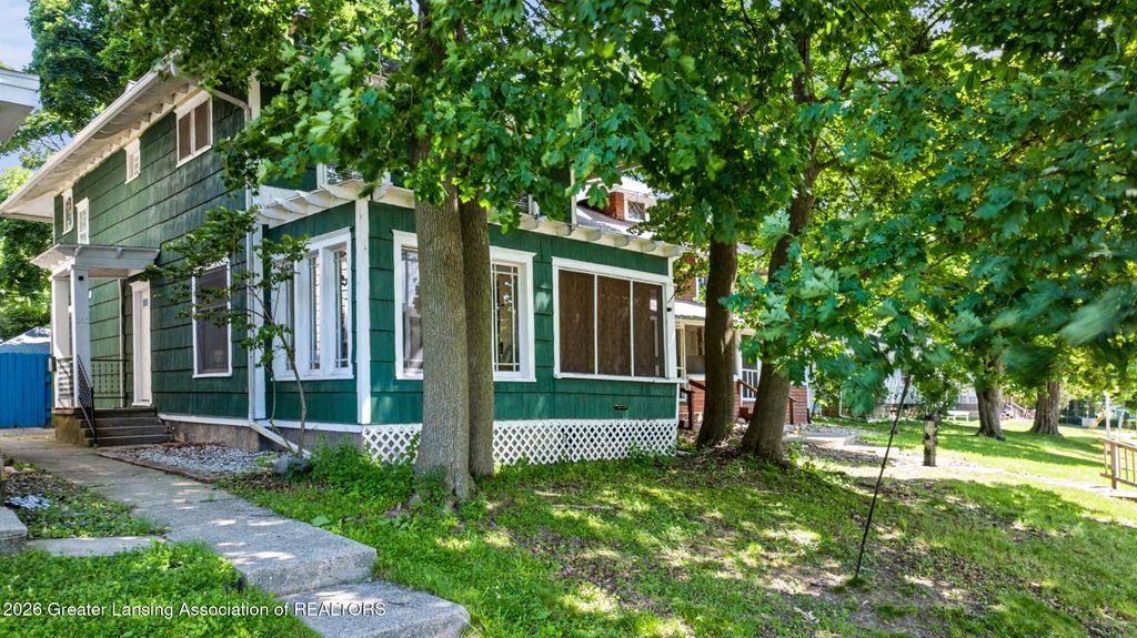 320 Oakhill Avenue, East Lansing, MI 48823