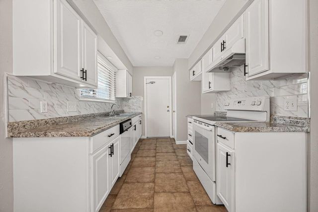 7530 Gulfbriar Place, Houston, TX 77489
