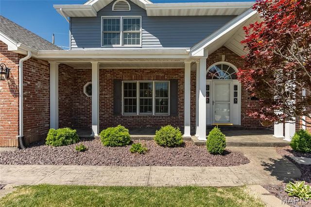 22 Huntington Parkway, St Charles, MO 63301