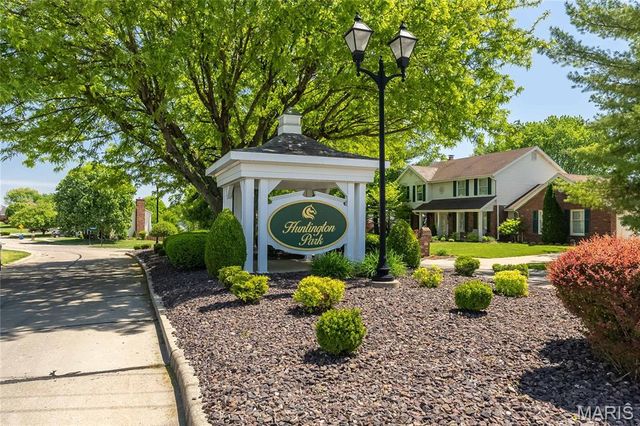 22 Huntington Parkway, St Charles, MO 63301